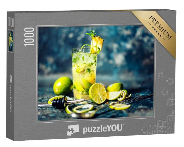 Puzzle de 1000 pièces « Cocktail de gin et de citron vert avec ananas et glace servi froid par le barman »