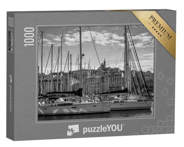 Puzzle de 1000 pièces « Yachts à voile dans le vieux port de Marseille. Photographie en noir et blanc. »