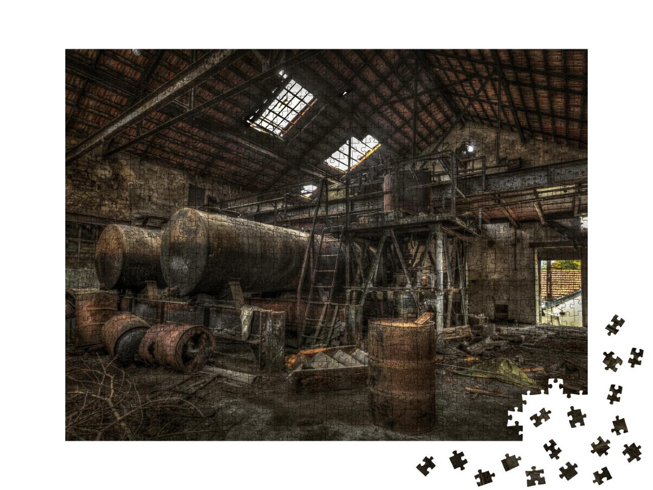 Puzzle de 1000 pièces « Des citernes et des tonneaux rouillés dans une usine abandonnée »
