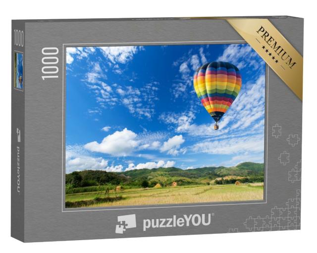 Puzzle de 1000 pièces « Montgolfière au-dessus du champ avec un ciel bleu »